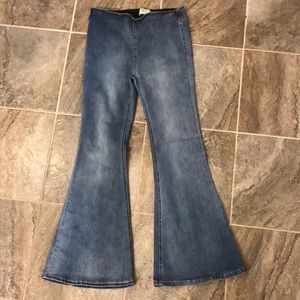 Blank Paige size medium pull on flare jeans